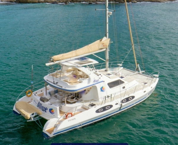 Aliwe Crewed Catamaran Charter