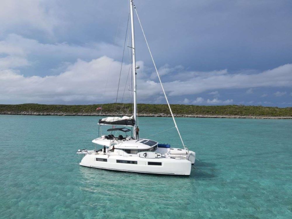 Esperanza II Crewed Catamaran Charter