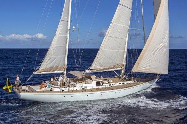 sailboat charter caribbean